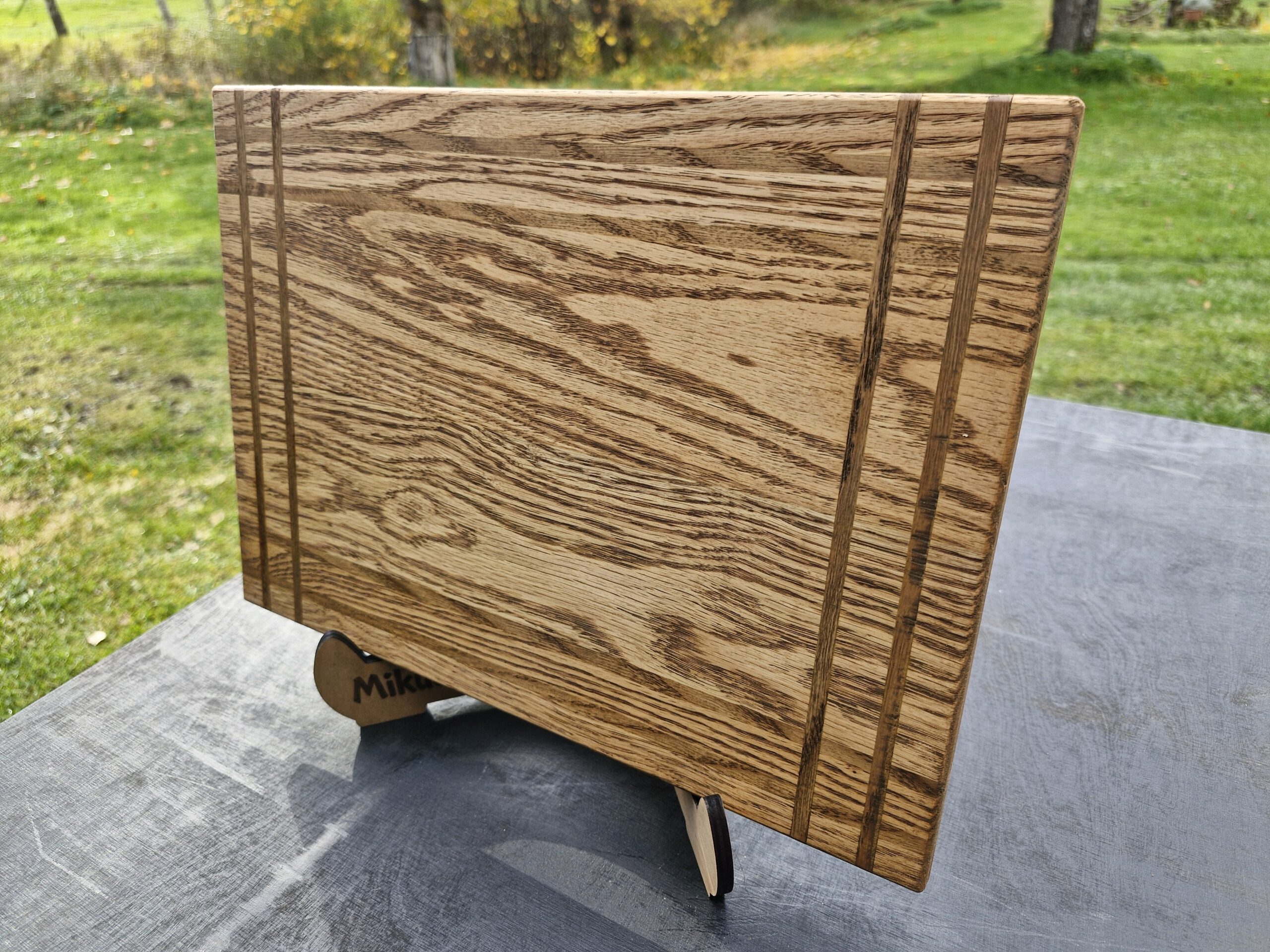 Serveerimis laud tammest