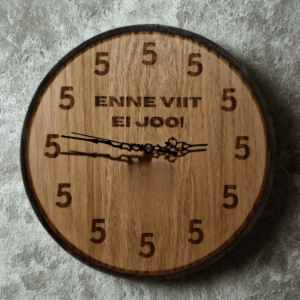 Tammepuust seinakell